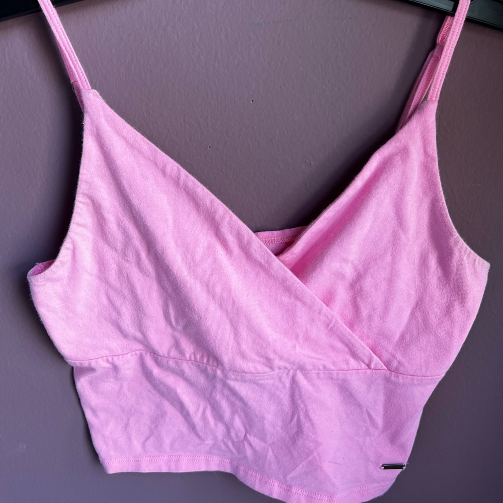 hollister pink crop top